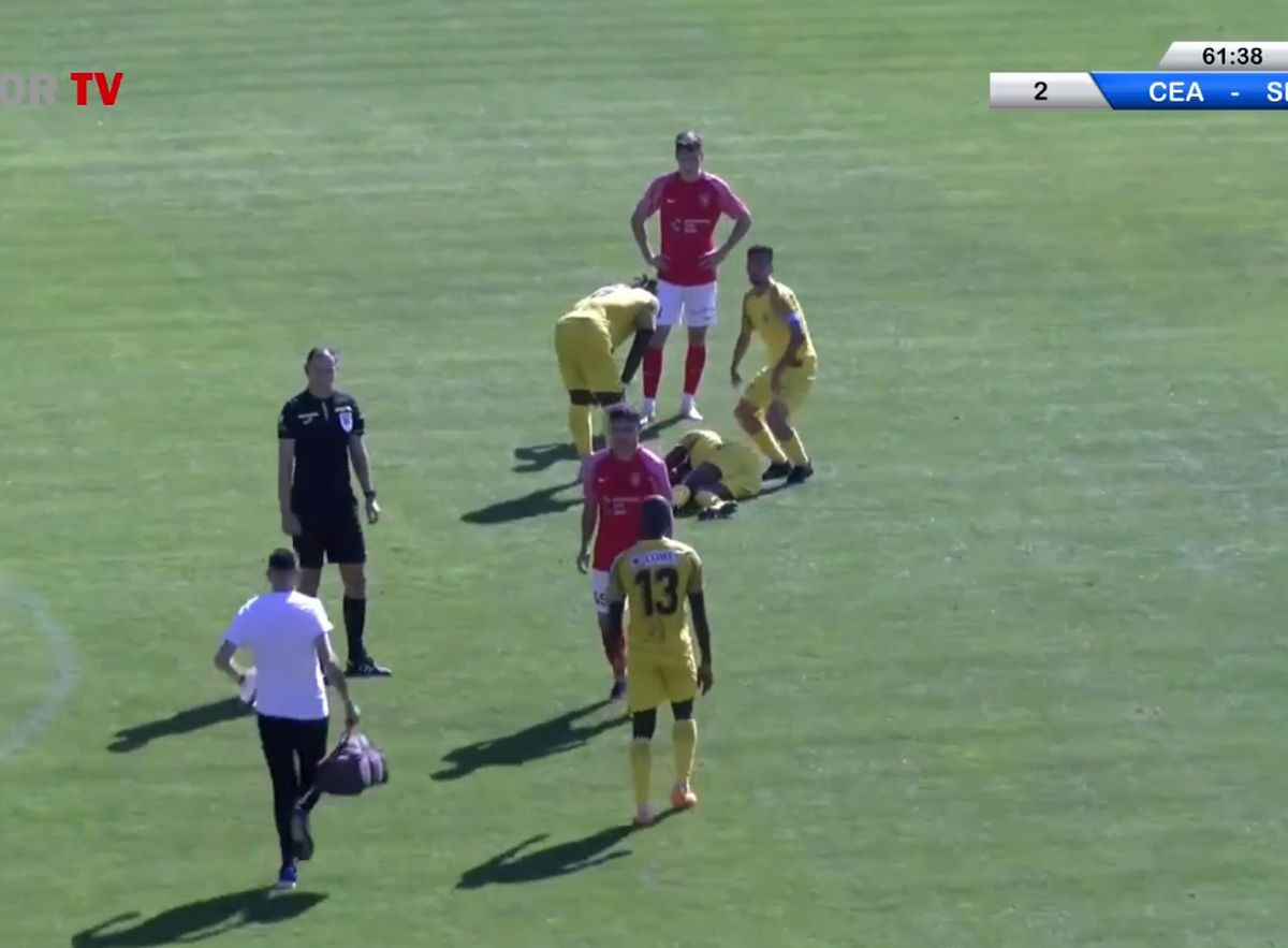 Scene revoltătoare în Liga 2 din România » Peste 3 minute pentru ca doctorii să ajungă la fotbalistul căzut pe teren: medicii au luat-o la fugă, fără ambulanță
