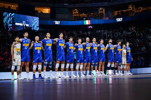 Echipa Italiei la intonarea imnului FOTO FIVB