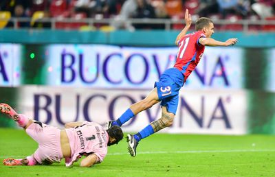Impact instant în FCSB - Oțelul! A scos penalty la 75 de secunde după ce a fost trimis de Becali pe teren