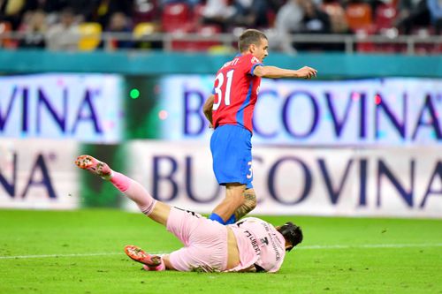 Faza care a decis FCSB - Oțelul. Dur-Bozoancă l-a faultat pe Cisotti. FOTO: Cristi Preda (GSP.ro)