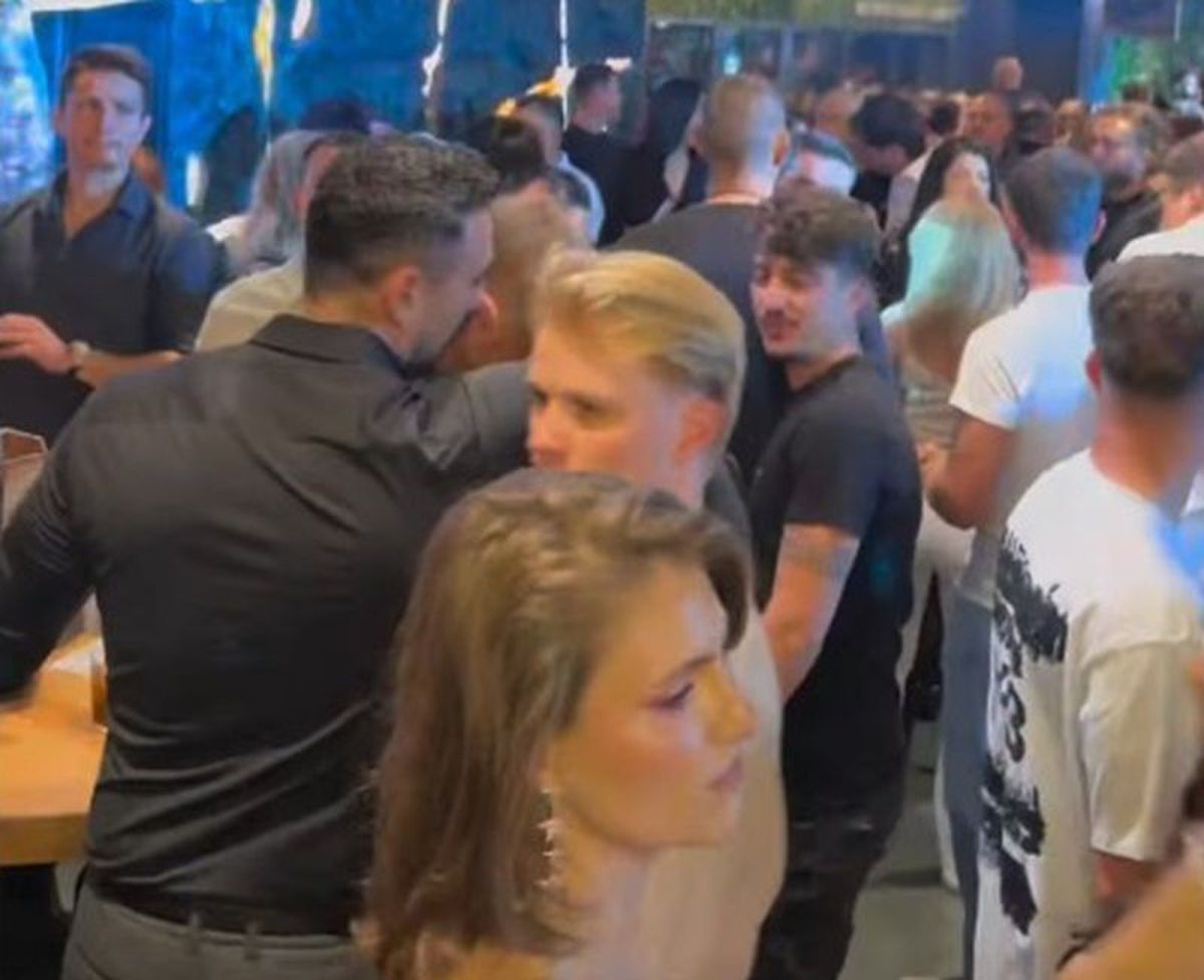 „Câinii” și oltenii au chefuit după scandalul din derby! Au „topit” shoturile într-un club din București
