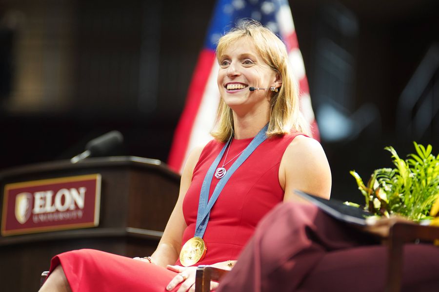 Katie Ledecky în civil FOTO Imago Images Katie Ledecky a dezvăluit secretele unei cariere lungi: „Să nu te consumi prea mult în înot și să-ți păstrezi toate celelalte interese și pasiuni”