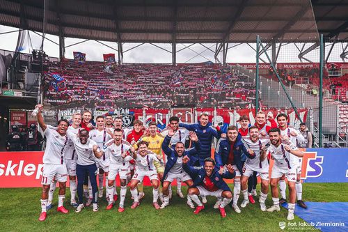 Rakow, victorie în campionat după 4 meciuri, înaintea partidei cu Universitatea Craiova. FOTO: Instagram @rakowczestochowa