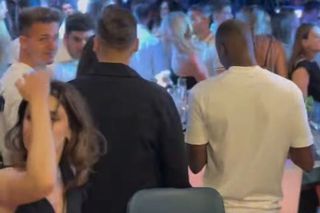 „Câinii” și oltenii au chefuit după scandalul din derby! Au „topit” shoturile într-un club din București