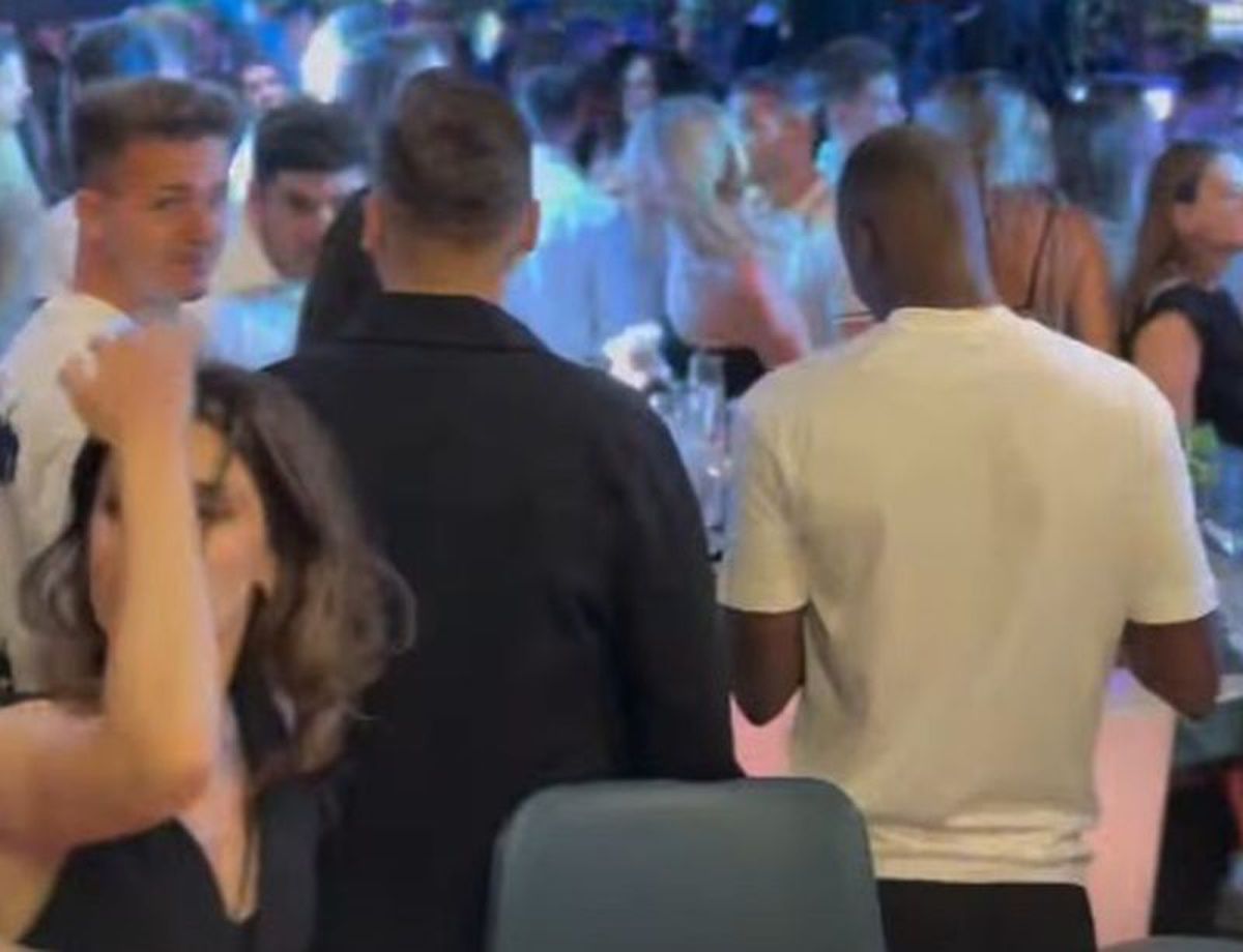 „Câinii” și oltenii au chefuit după scandalul din derby! Au „topit” shoturile într-un club din București