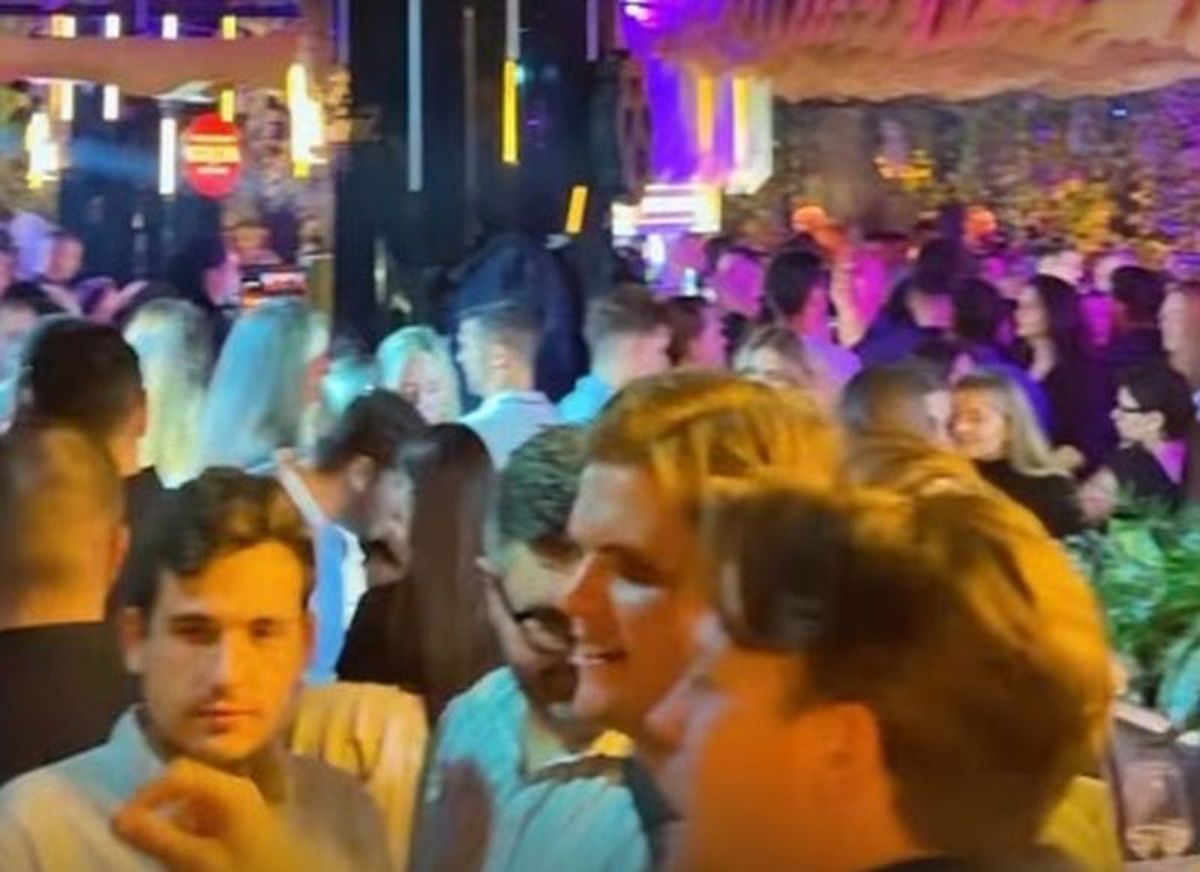 „Câinii” și oltenii au chefuit după scandalul din derby! Au „topit” shoturile într-un club din București