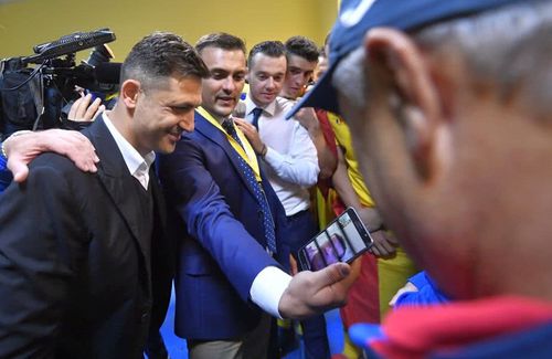 Mirel Rădoi (39 de ani) a dezvăluit că în perioada în care ocupa postul de selecționerul al României U21, mai multe persoane ar fi fost dispuse să îi ofere 50.000 de euro pentru a chema un anumit jucător la lot.