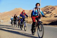 Uimitoarea evadare a ciclistelor din Afganistan » „O plimbare pe bicicletă putea să-ți aducă moartea”