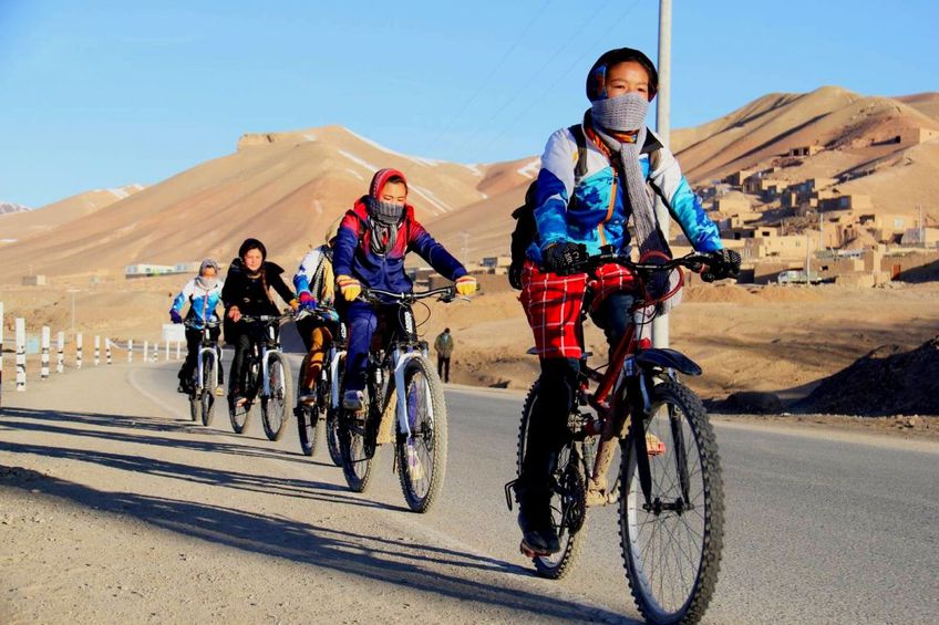 Mai multe cicliste în Afganistan, 2016, foto: Imago