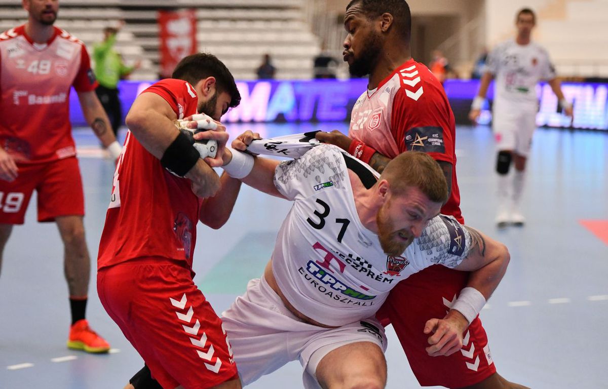 Dinamo - Veszprem 31-29 » Campioana României, victorie mare în grupele Ligii Campionilor