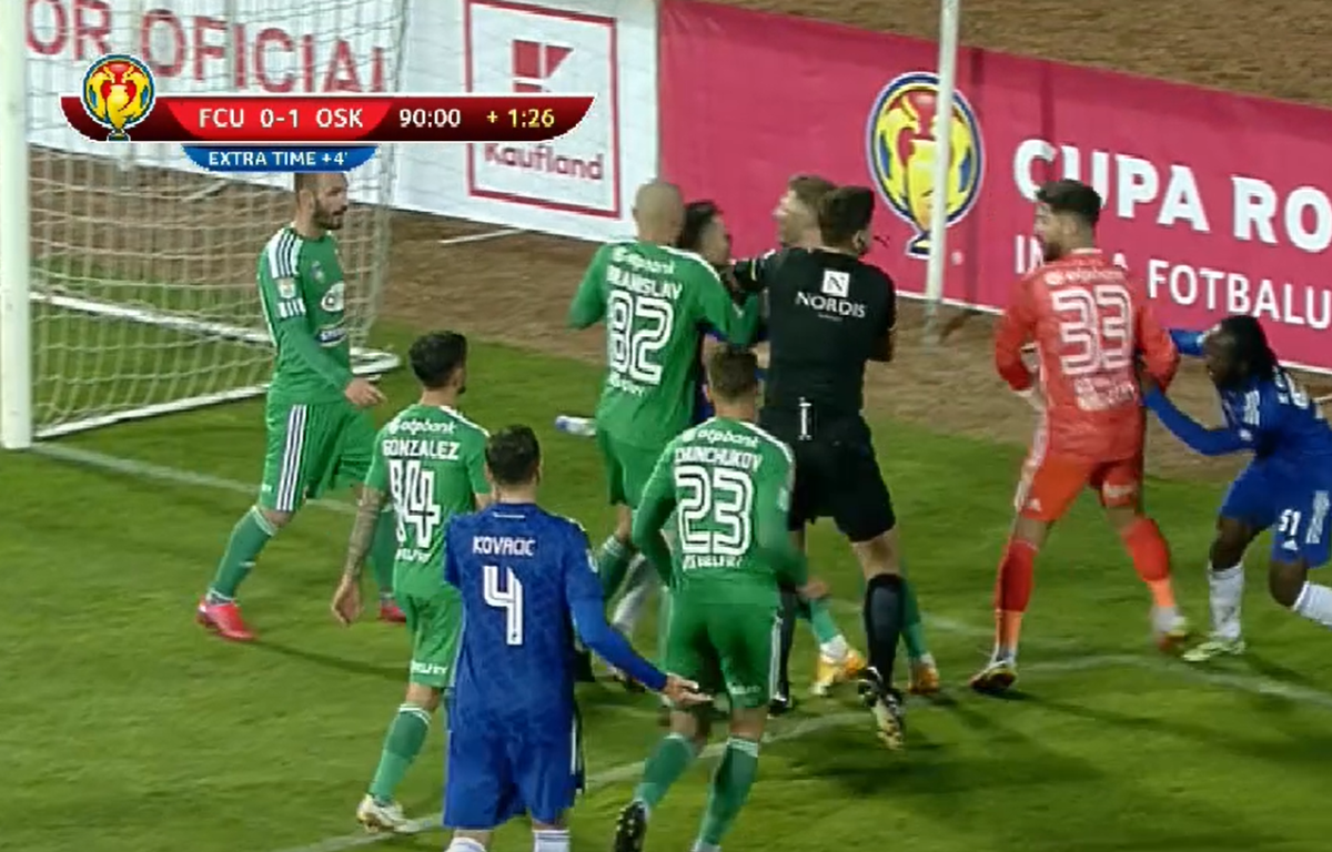 Scandal în prelungiri la FCU Craiova - Sepsi » 3 eliminări: „Rar vezi așa ceva!”