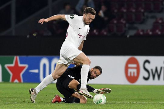 FCU Craiova caută un atacant bun pentru campionatul viitor. Din informațiile GSP, Gabriel Debeljuh, 26 de ani, aflat pe final de contract cu CFR Cluj, a fost propus patronului Adrian Mititelu, însă acesta a refuzat să-l achiziționeze pe vârful croat.