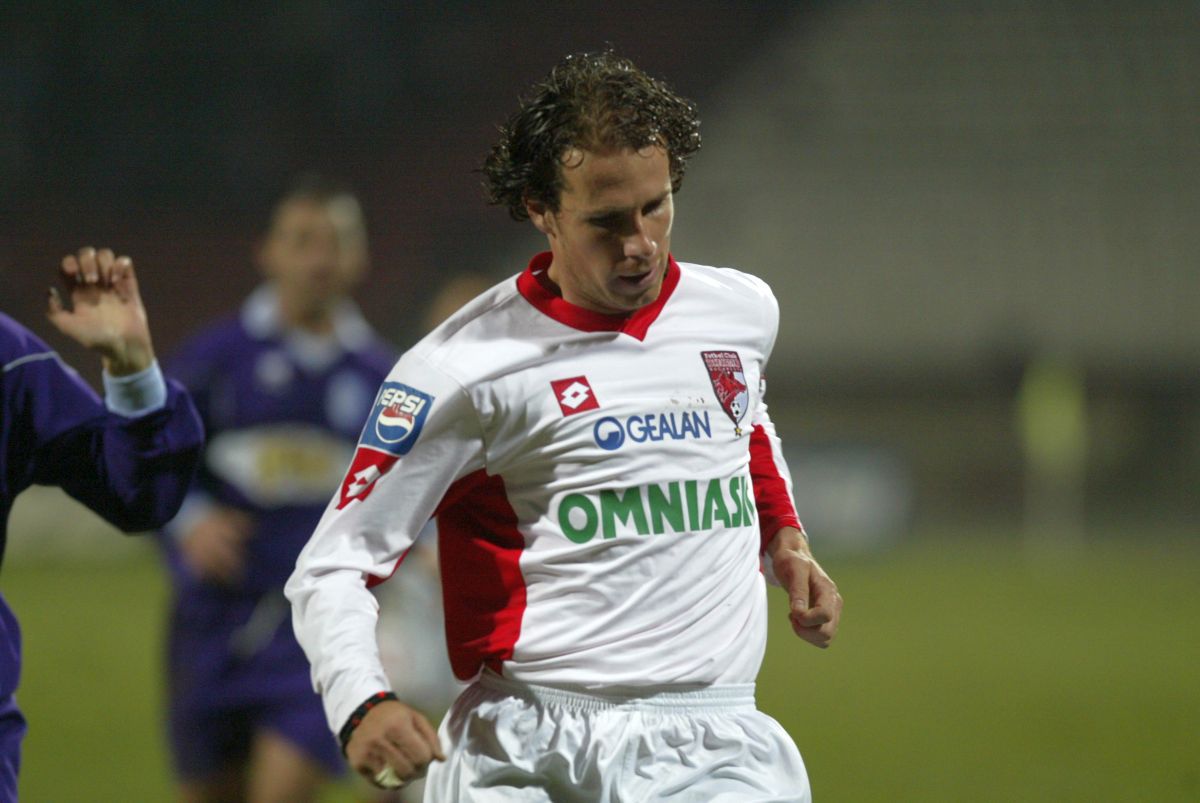 „Ne mâncau liliecii și șobolanii, apoi a venit Olăroiu” » Cum a revitalizat Oli un club de tradiție al României