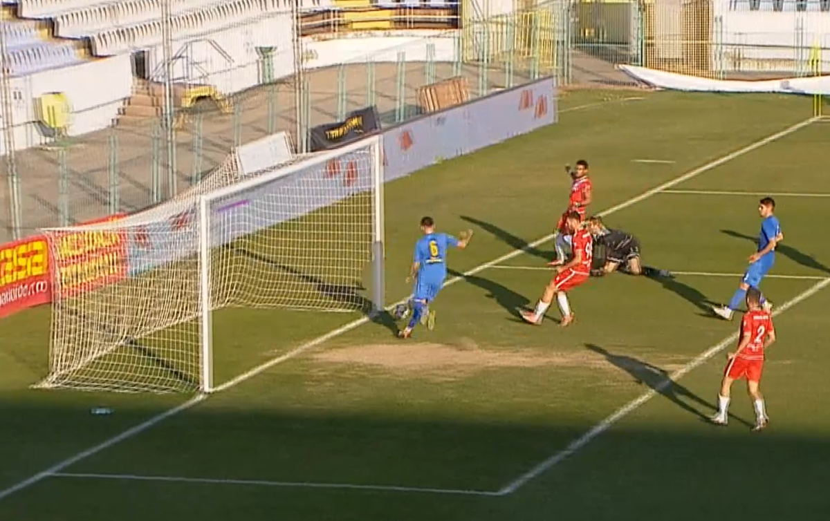 Gol extrem de dubios în Cupa României » A lăsat mingea să intre în poartă!