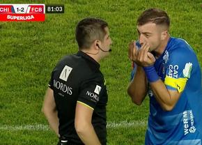 Încă două erori mari în Liga 1! Arbitrul, ironizat în direct » VAR nu a intervenit!