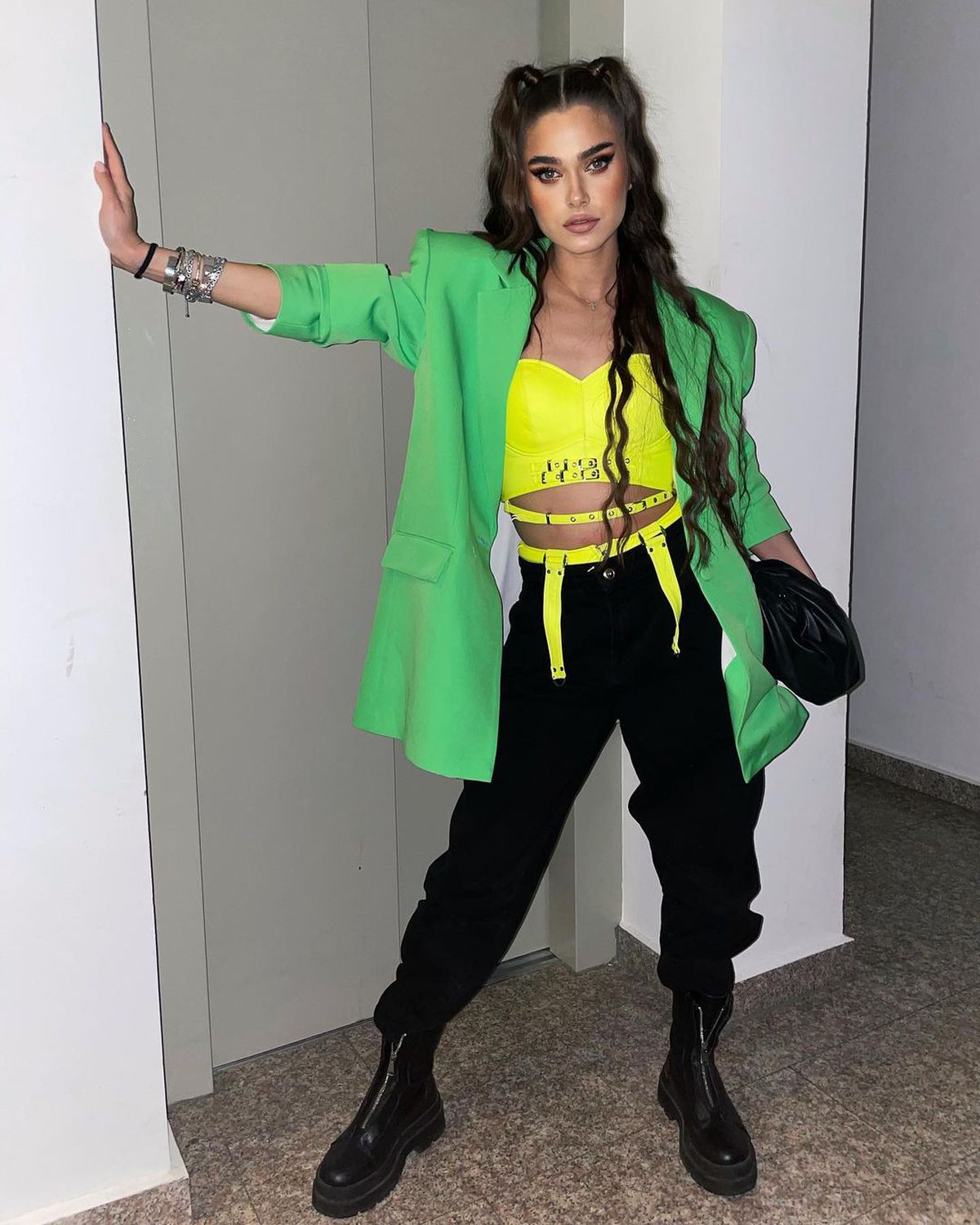 Cântăreața Theo Rose, melodie specială pentru „tricolori” înainte de meciul României: „Două fire, două paie, luați Belgia la bătaie!”