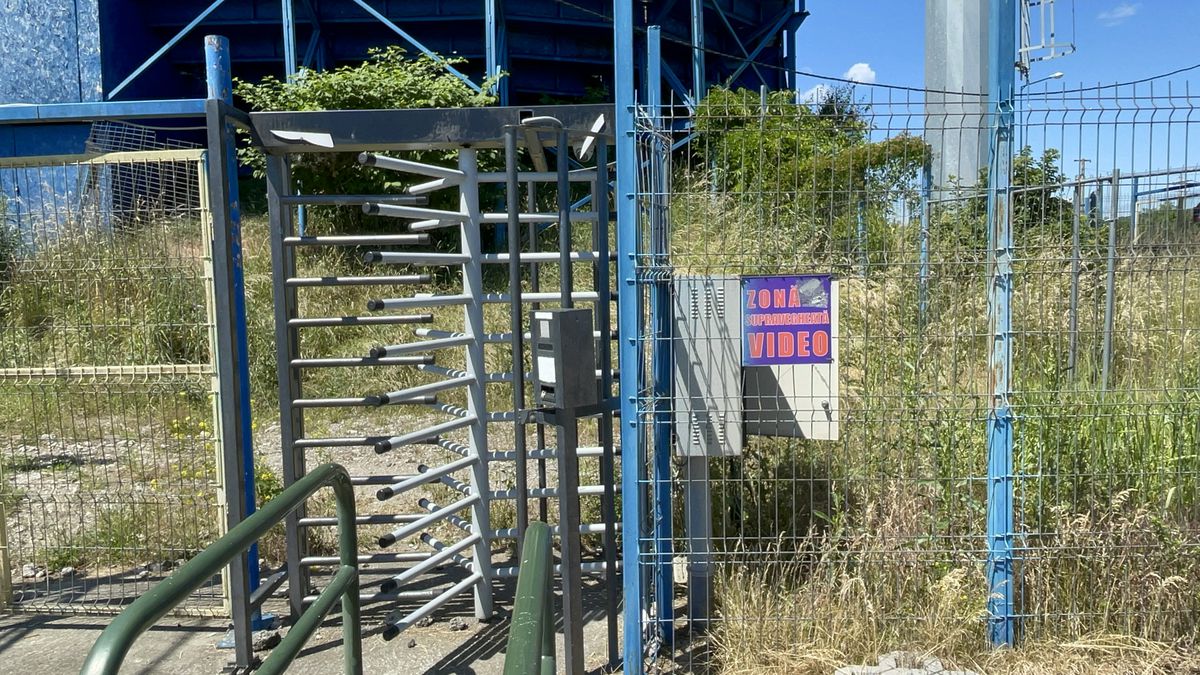 Fără fotbal şi blocat de procese » Imagini dezolante cu stadionul din Târgu Mureș