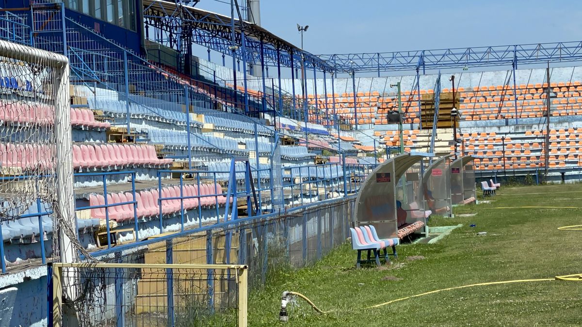 Fără fotbal şi blocat de procese » Imagini dezolante cu stadionul din Târgu Mureș