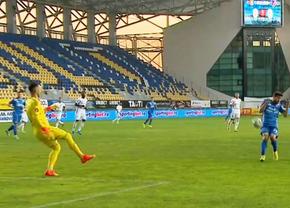 Primul meci din retur, prima gafă colosală! Gol de cascadorii râsului la Ploiești