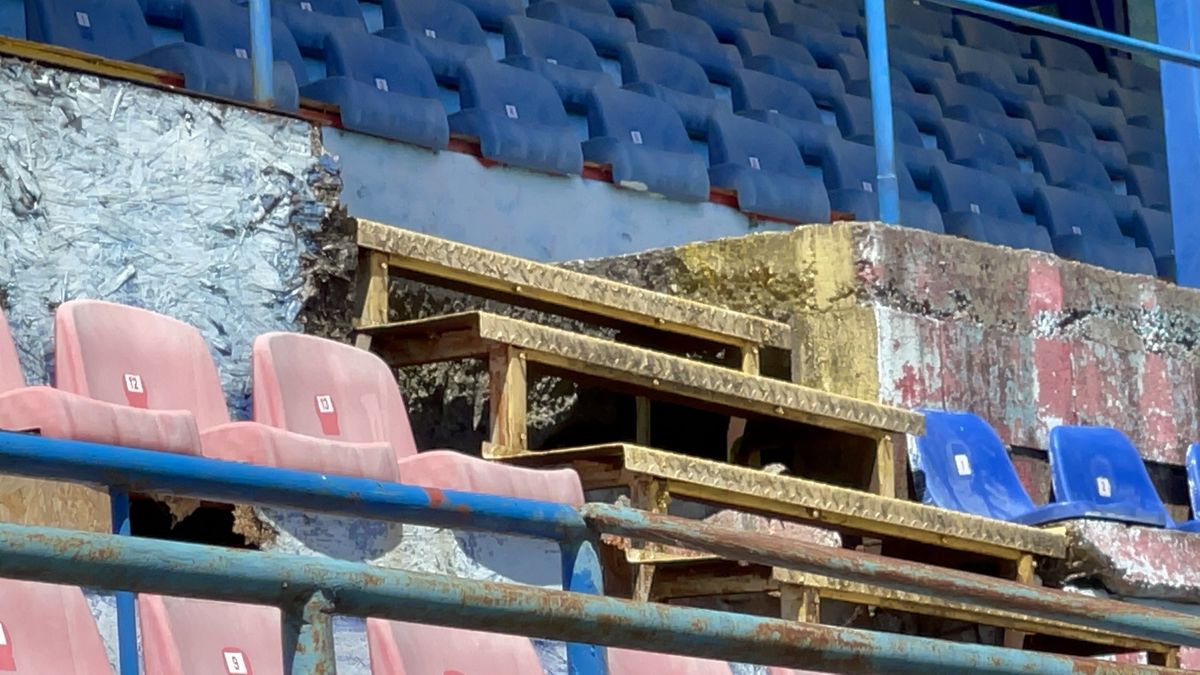 Fără fotbal şi blocat de procese » Imagini dezolante cu stadionul din Târgu Mureș