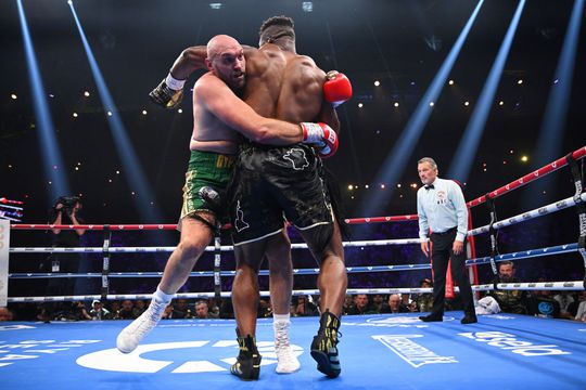 Aproape de un ȘOC istoric! Ngannou l-a trimis la podea pe Tyson Fury, dar a pierdut meciul! Decizie controversată a arbitrilor. Foto: Guliver/GettyImages