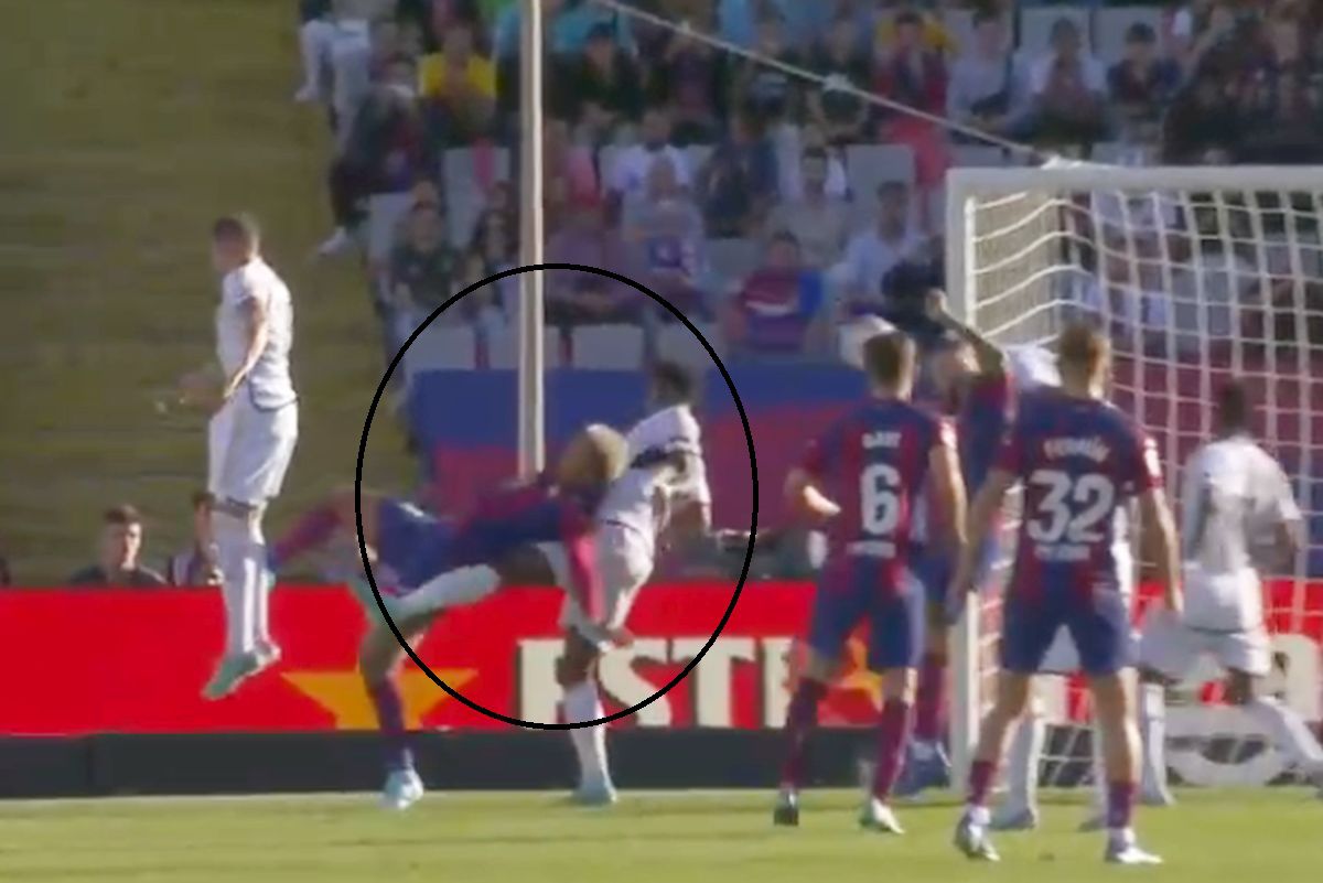 El Clasico sau MMA? Barcelona și Real Madrid au cerut câte un penalty la două faze controversate