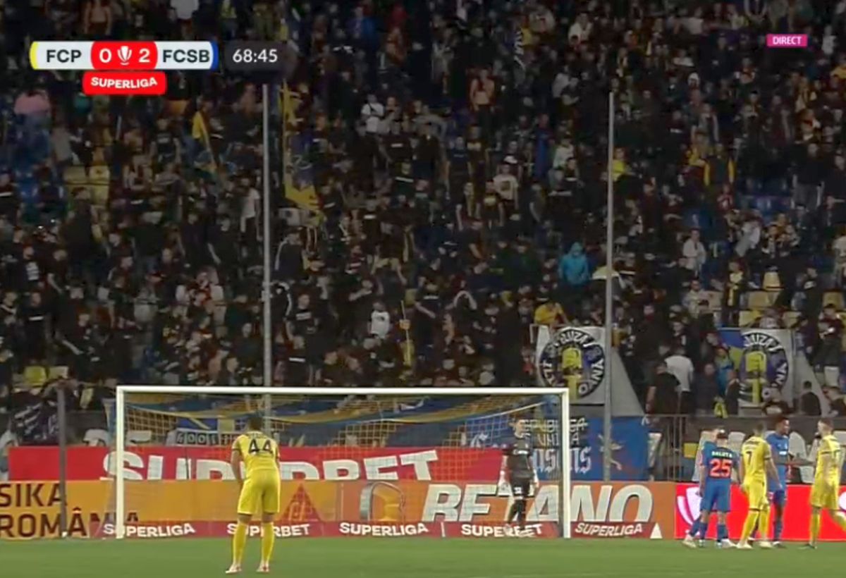 Bătaie cu scaune, steaguri și jandarm rănit în Petrolul - FCSB