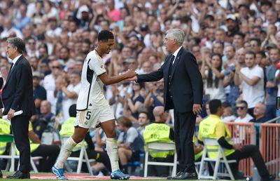 Carlo Ancelotti, încântat de Jude Bellingham după „dubla” reușită în El Clasico: „Arată ca un veteran, și noi suntem surprinși de prestațiile lui”