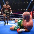 Tyson Fury, pus la pământ în runda a 3-a de Francis Ngannou. Foto: Guliver/GettyImages