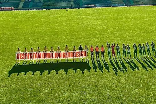 Banner-ul afișat de fotbaliștii Mioveniului / Sursă foto: Facebook