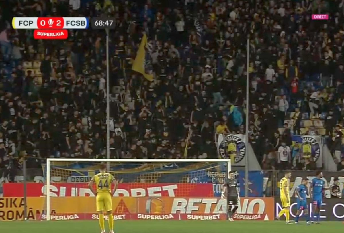 Bătaie cu scaune, steaguri și jandarm rănit în Petrolul - FCSB