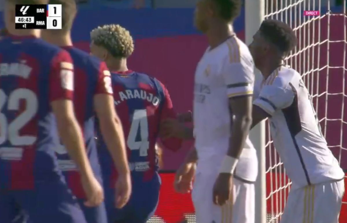 El Clasico sau MMA? Barcelona și Real Madrid au cerut câte un penalty la două faze controversate