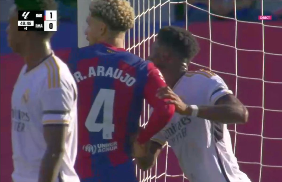 El Clasico sau MMA? Barcelona și Real Madrid au cerut câte un penalty la două faze controversate