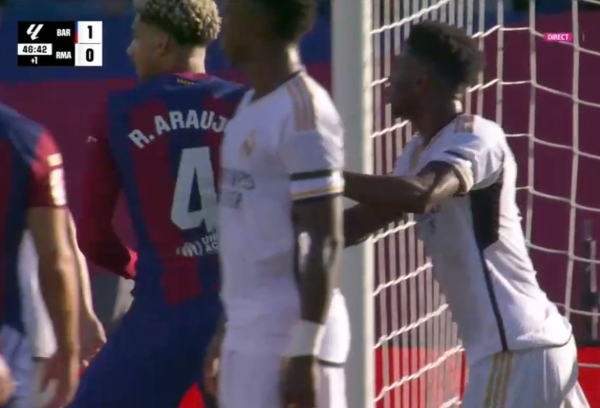 El Clasico sau MMA? Barcelona și Real Madrid au cerut câte un penalty la două faze controversate