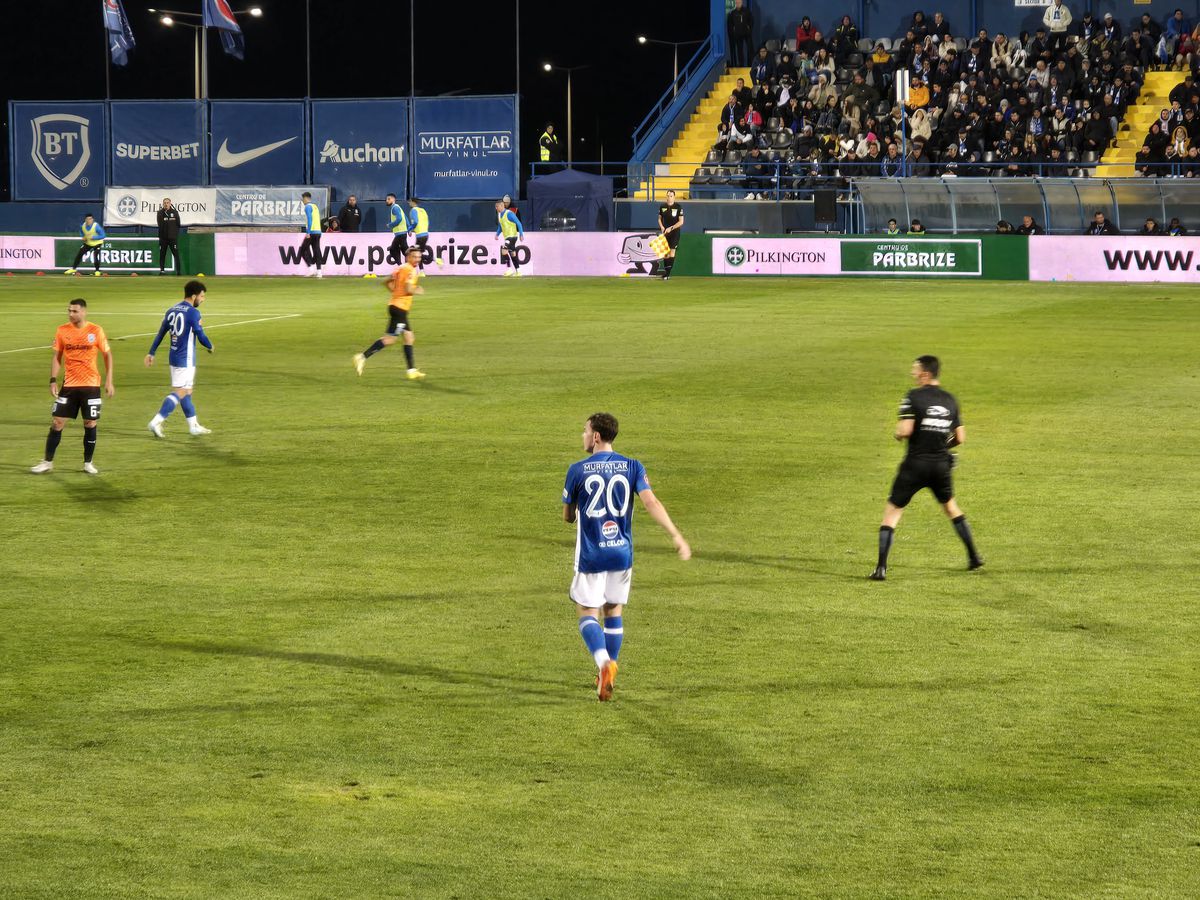 Farul - Universitatea Craiova, în imagini