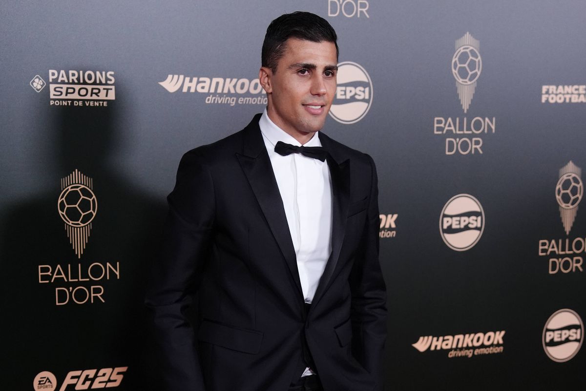 Rodri, cel mai bun fotbalist din 2024! Noul Balon de Aur a urcat pe scenă în cârje și și-a stăpânit cu greu emoțiile