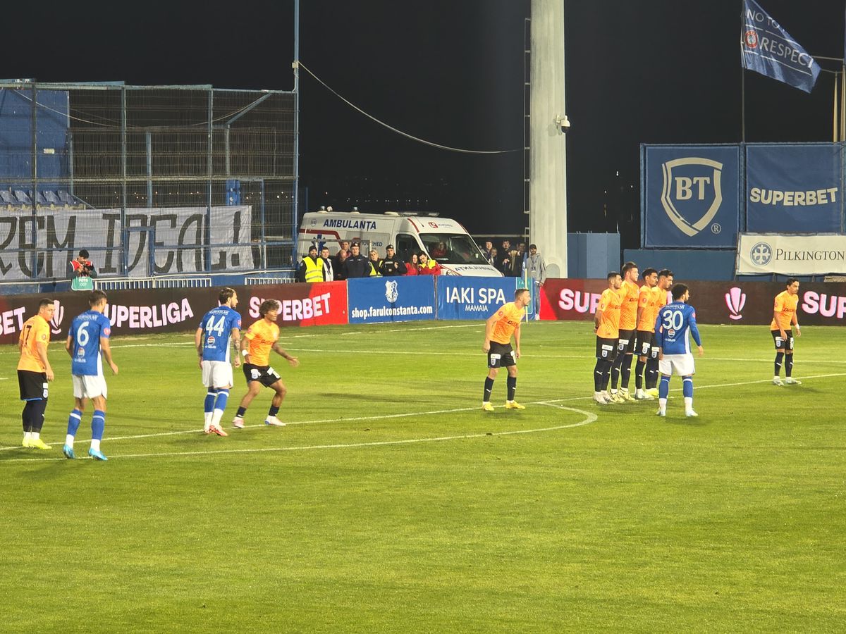 Farul - Universitatea Craiova, în imagini