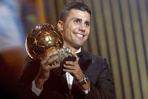 Rodri este noul „Balon de Aur”! Jucătorul lui Manchester City, în lacrimi pe scena de la Paris. Prima reacție