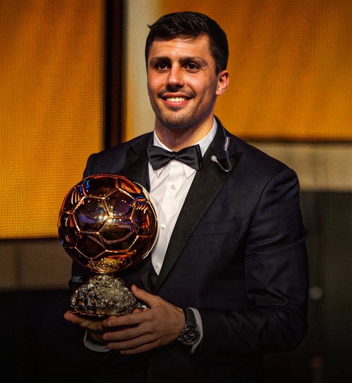 Rodri, cel mai bun fotbalist din 2024! Noul Balon de Aur a urcat pe scenă în cârje și și-a stăpânit cu greu emoțiile