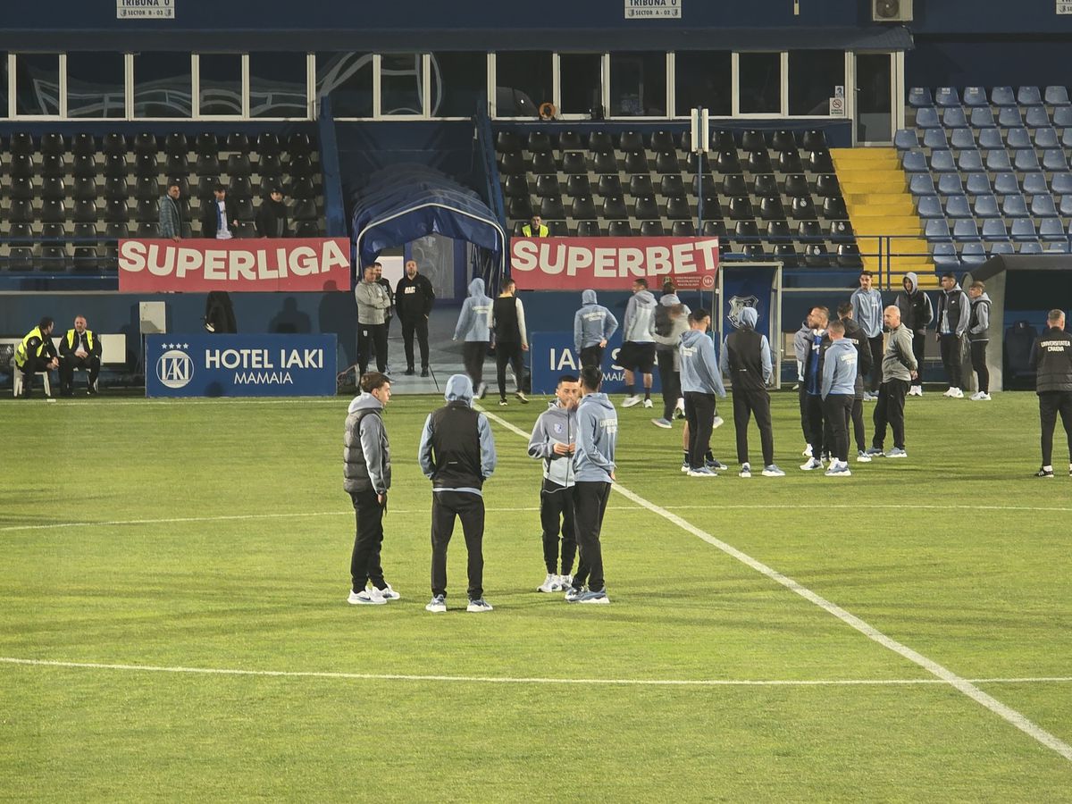 Farul - Universitatea Craiova, în imagini