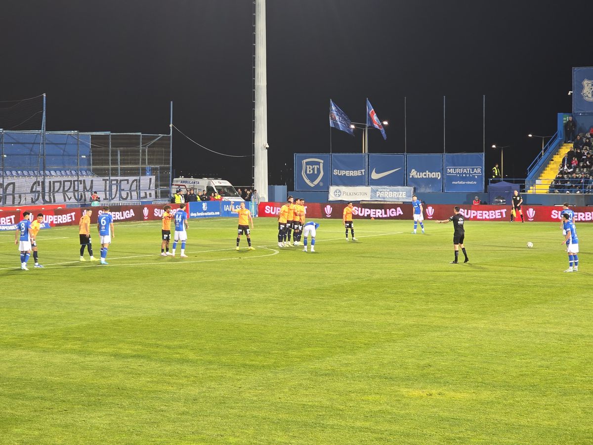 Farul - Universitatea Craiova, în imagini