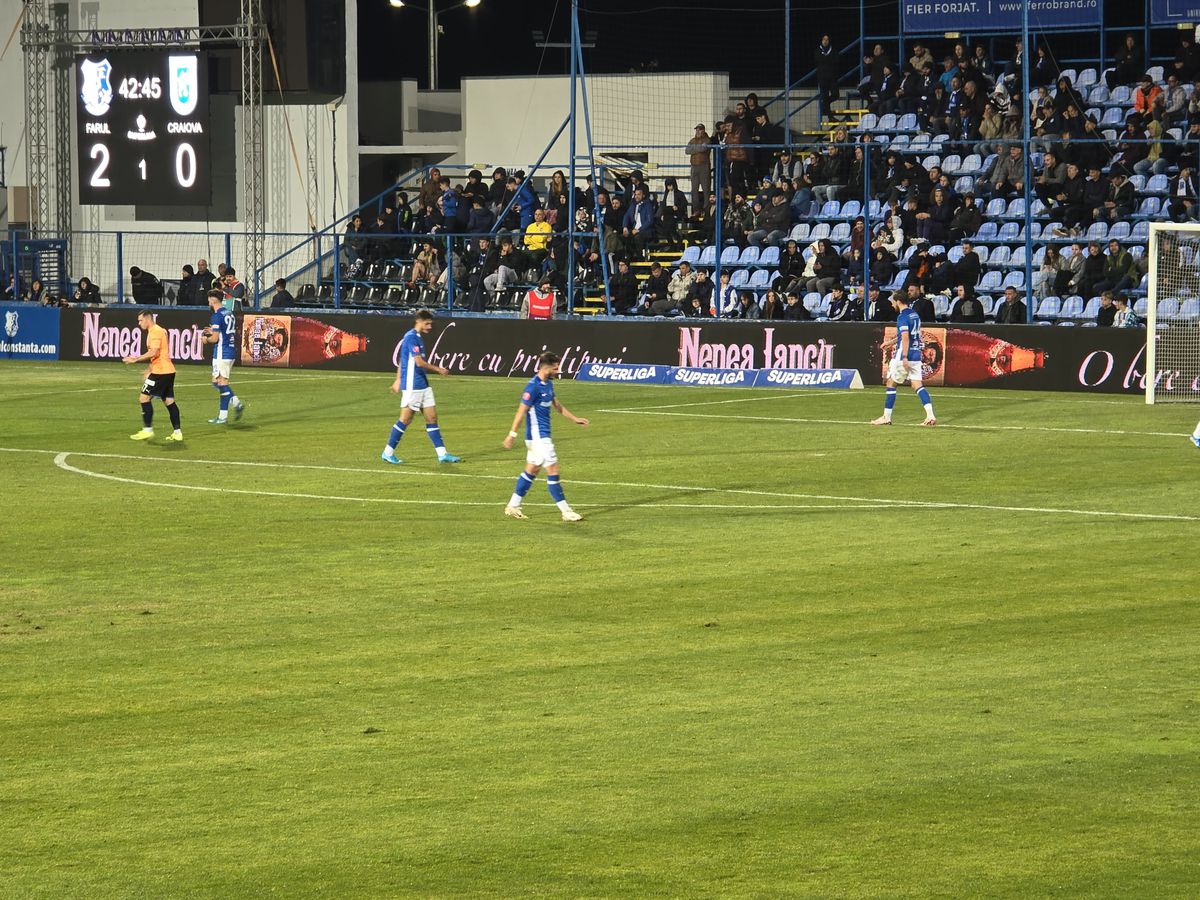 Farul - Universitatea Craiova, în imagini