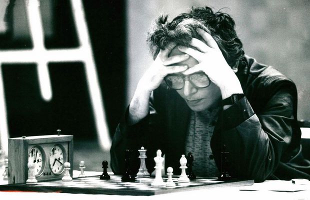 Lumea șahului, omagiu adus marelui maestru român. Egalul lui Kasparov și Karpov a încetat din viață la 78 de ani