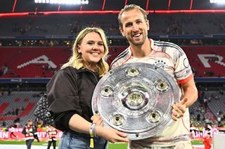 Bayern mizează pe nevasta lui Harry Kane în negocierile cu golgheterul său!