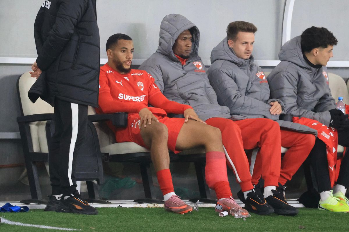 Maxime Sivis, accidentat în CS Dinamo - FC Dinamo