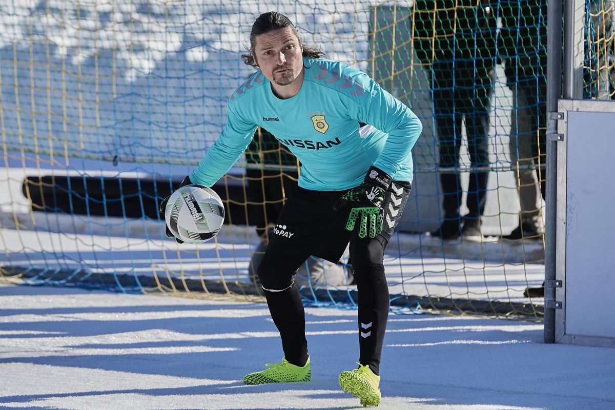 A furat un pinguin, a fost închis 101 zile și „a murit” de 3 ori pe teren » „Cel mai nebun om din fotbal”, angajat acum să ridice echipa