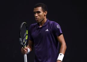 „Mingile sunt un gunoi” » Numărul 10 mondial, deranjat de calitatea mingilor de la Masters 1000 Paris: „Nu sar drept!”