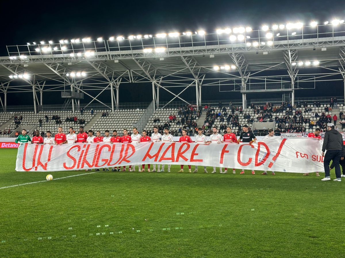 Fotbaliștii de la CS și FC Dinamo au afișat împreună mesajul galeriei + A fost primit ca un erou de „câini”