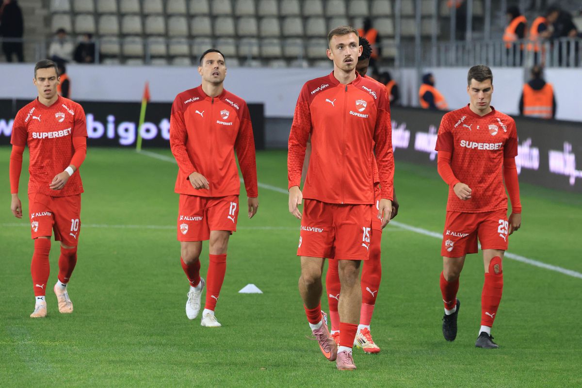 Prunea a venit la CS Dinamo - Dinamo pus pe glume: „Lupescu? Îl călcăm în picioare, îl distrugem!”
