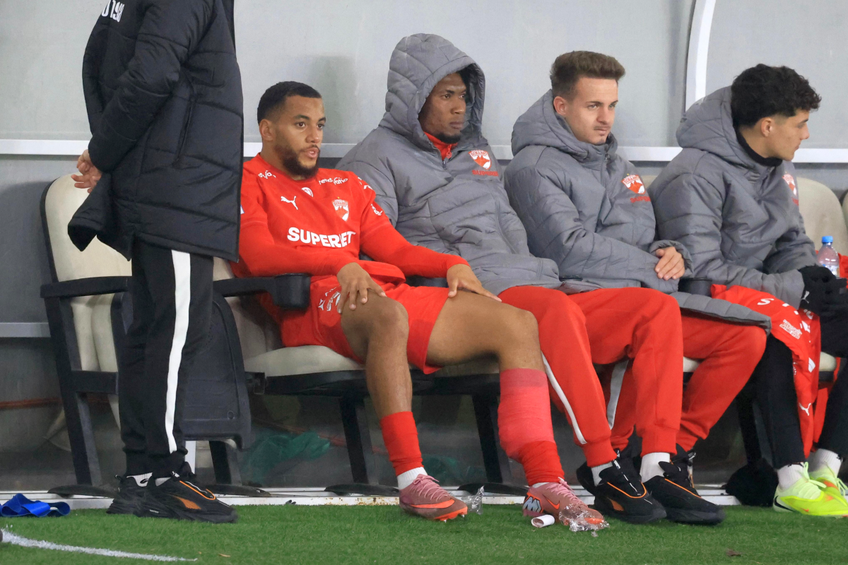 Fundașul dreapta Maxime Sivis (27 de ani) a ieșit accidentat din meciul CS Dinamo - FC Dinamo, din grupele Cupei României Betano.